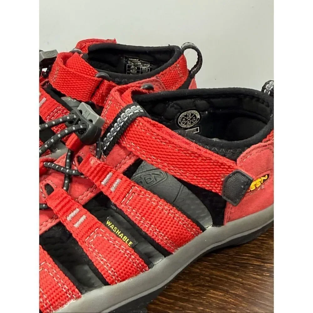 Keen boys red